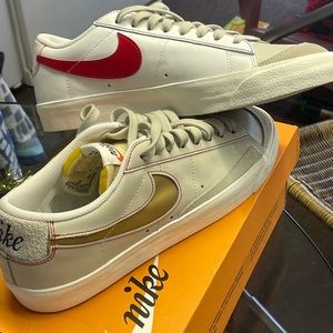 NIB Nike Blazer Low '77, White/Red, Mens 10.5 (Women’s 12).
